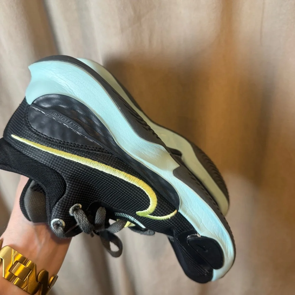 Nike Renew Elevate 3 'Black Jade Ice'  2023‎ Women’s Size 9.5 Athletic Shoe